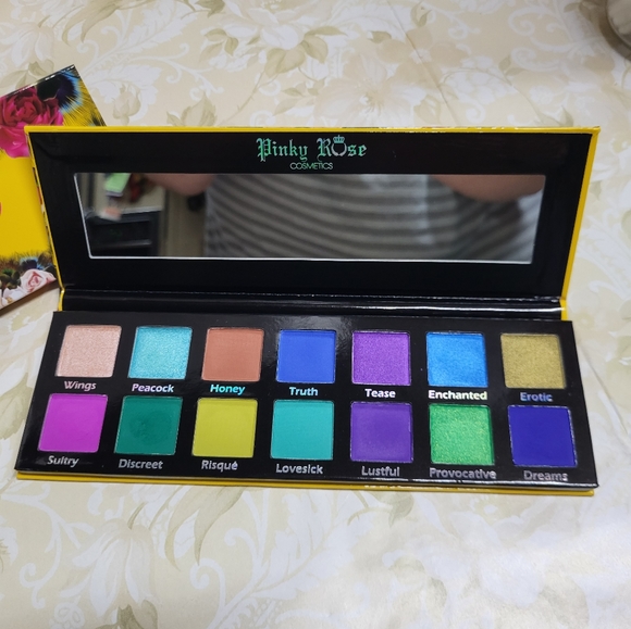 Pinky Rose Exotic Peacock Palette - Picture 2 of 6